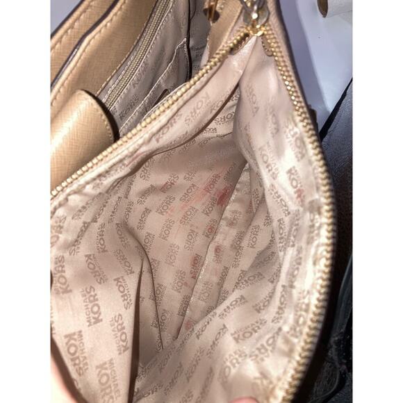 MICHAEL KORS LARGE SAFFIANO LEATHER WOMENS CROSSBODY BAG - Picture 11 of 16